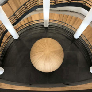 Design-Objekt Holz-Kugel Deko-Skulptur